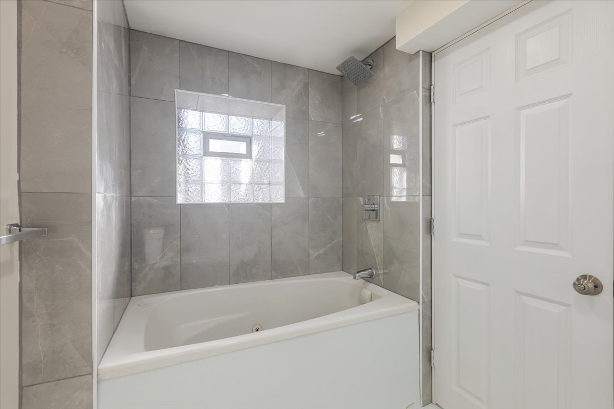 4211 W Gladys Avenue Property Photo 41