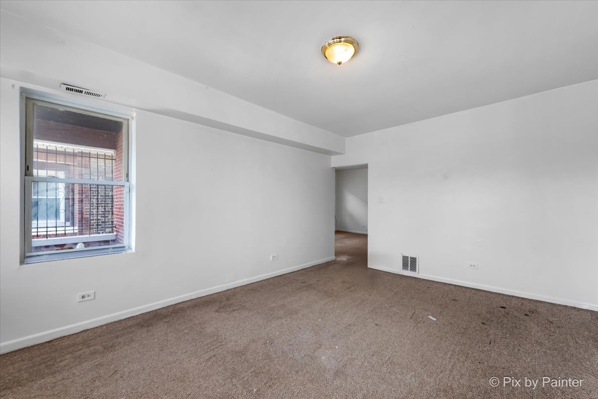7030 S Artesian Avenue Property Photo 2