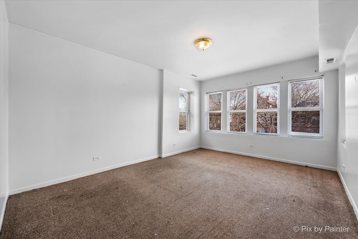 7030 S Artesian Avenue Property Photo 3