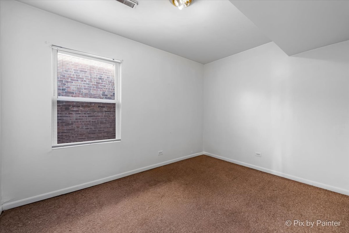 7030 S Artesian Avenue Property Photo 4