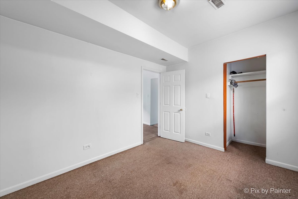 7030 S Artesian Avenue Property Photo 5