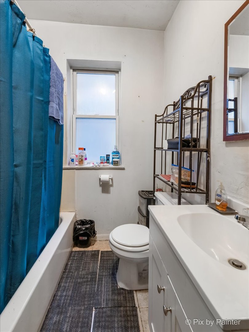 7030 S Artesian Avenue Property Photo 6