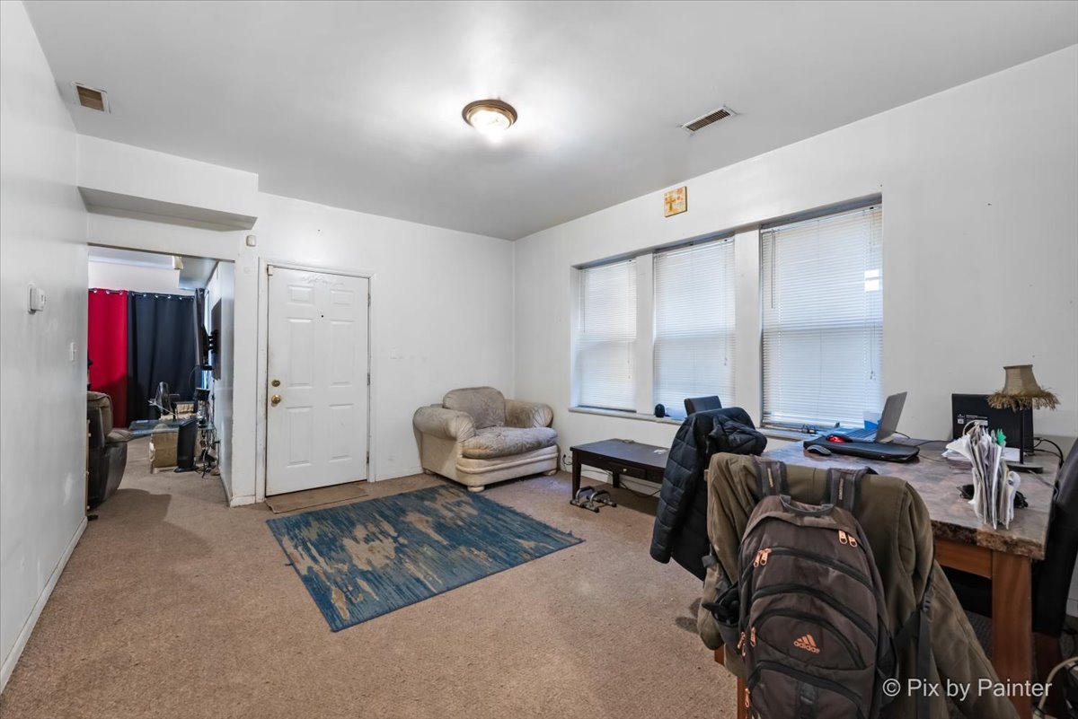 7030 S Artesian Avenue Property Photo 10