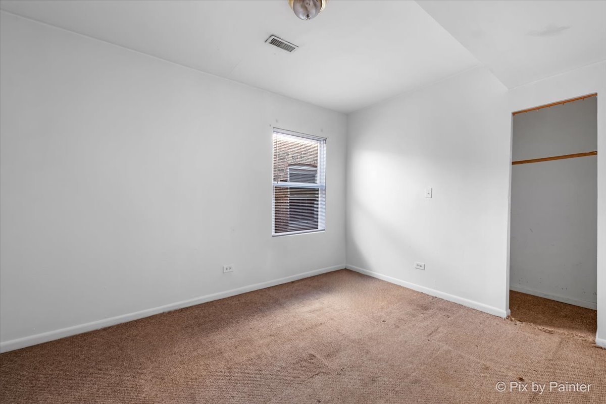 7030 S Artesian Avenue Property Photo 13