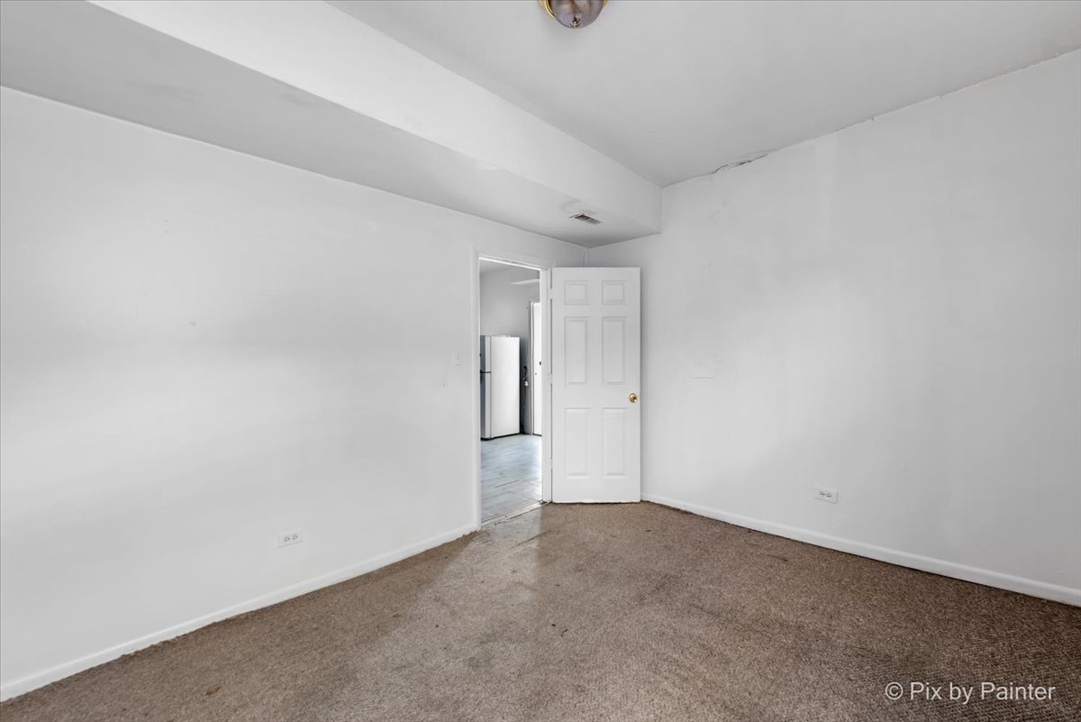 7030 S Artesian Avenue Property Photo 14
