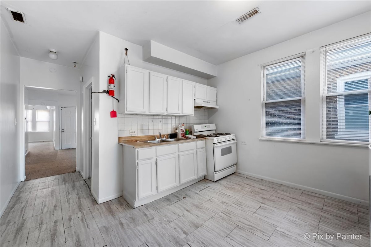 7030 S Artesian Avenue Property Photo 15