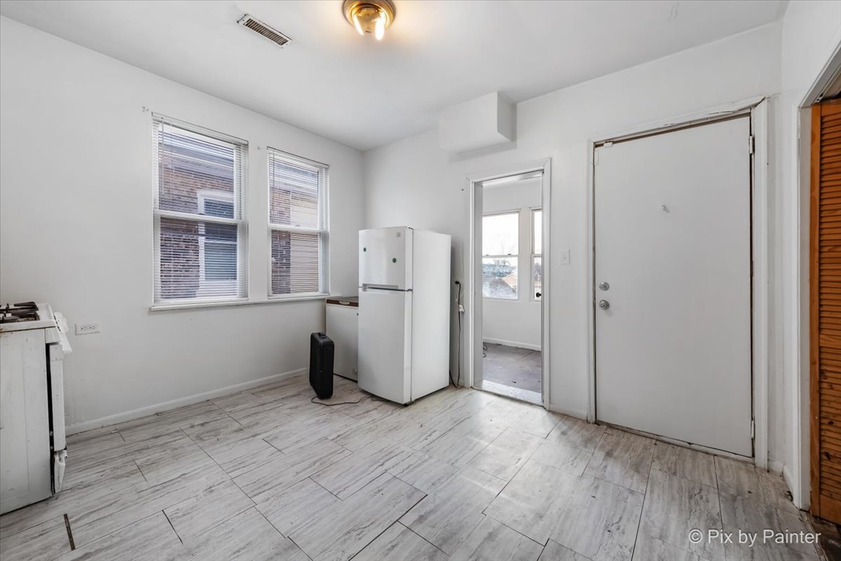 7030 S Artesian Avenue Property Photo 16