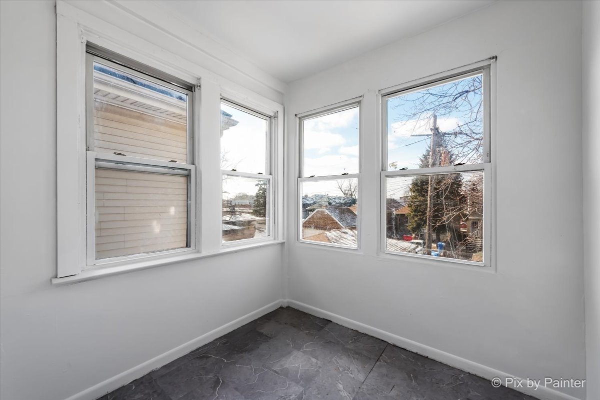 7030 S Artesian Avenue Property Photo 18
