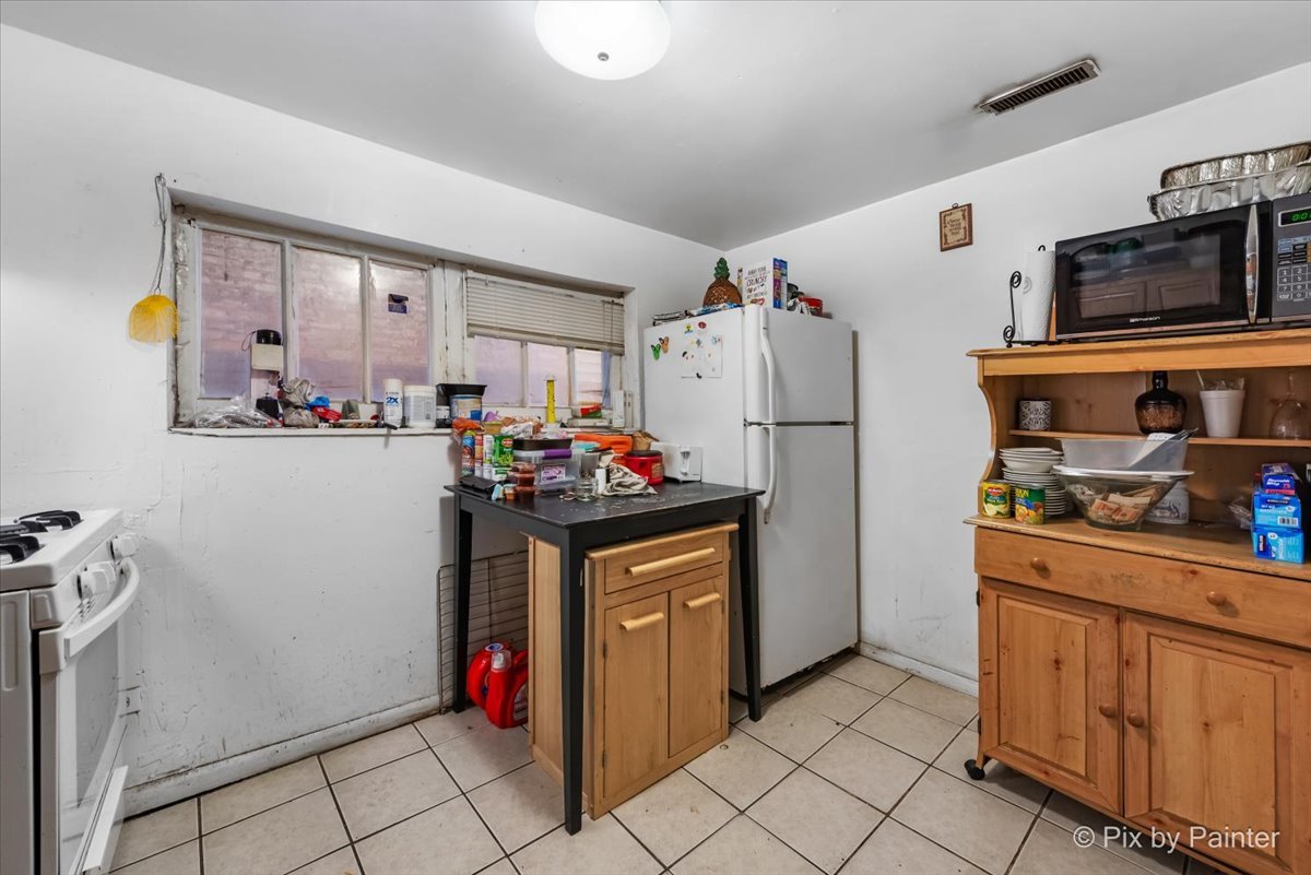 7030 S Artesian Avenue Property Photo 23