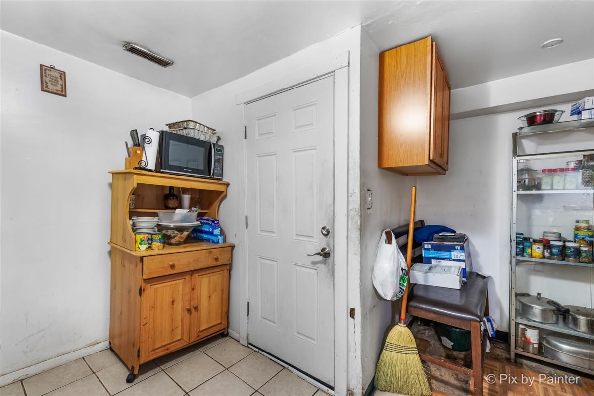 7030 S Artesian Avenue Property Photo 25
