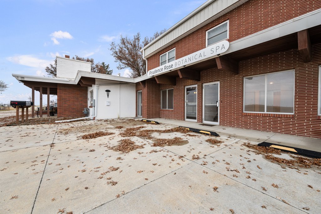 102 Townsedge Road 201 Property Photo 2