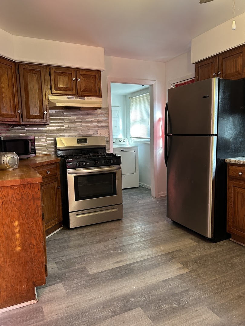 15531 Millard Avenue Property Photo 3