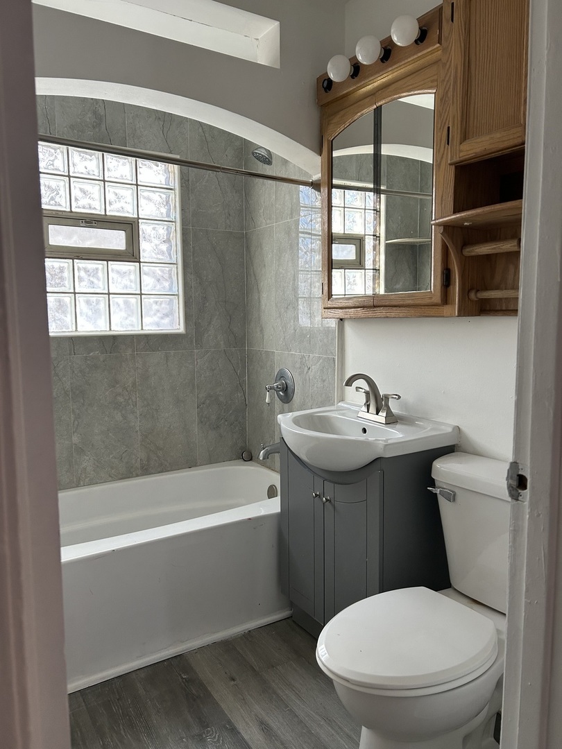 15531 Millard Avenue Property Photo 4