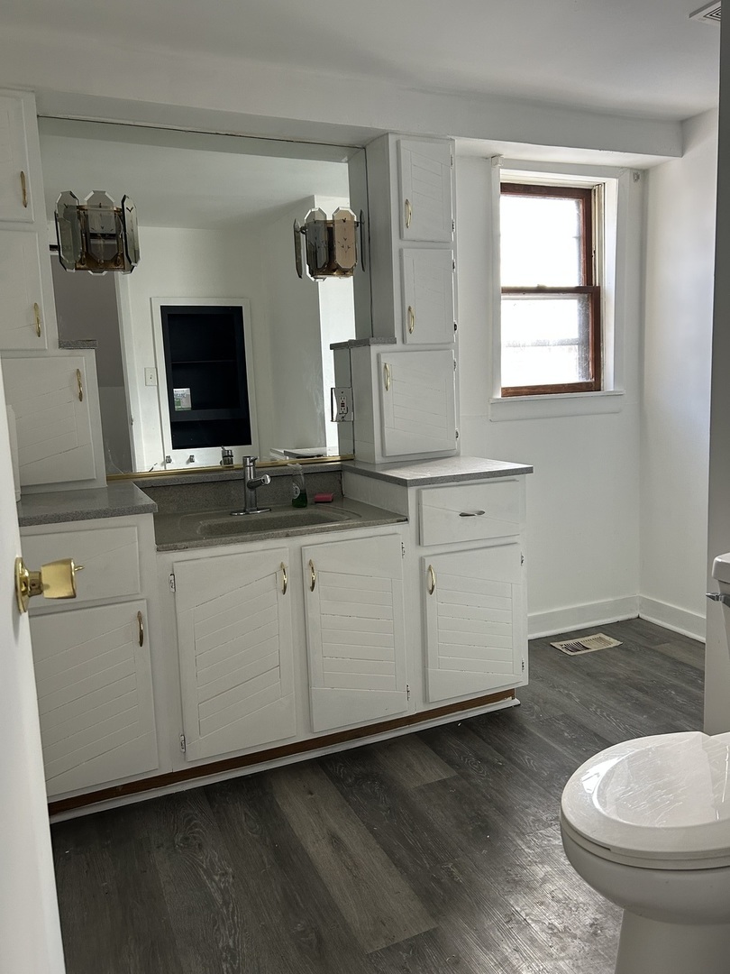15531 Millard Avenue Property Photo 7