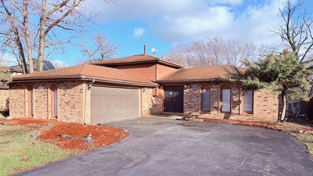 15613 Calumet Drive Property Photo 2