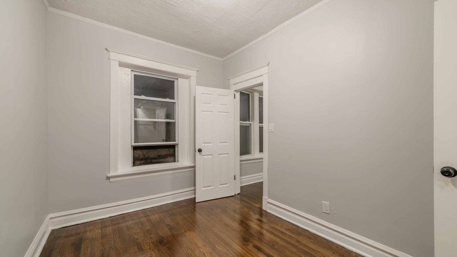 1843 W 54th Street Property Photo 6