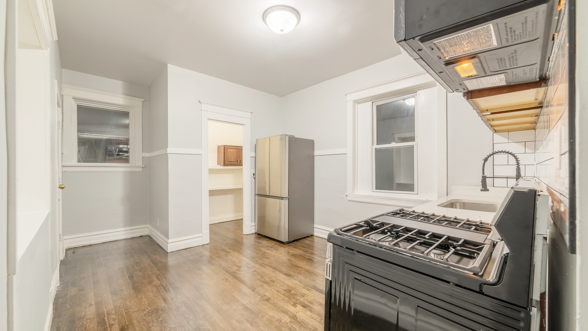 1843 W 54th Street Property Photo 8