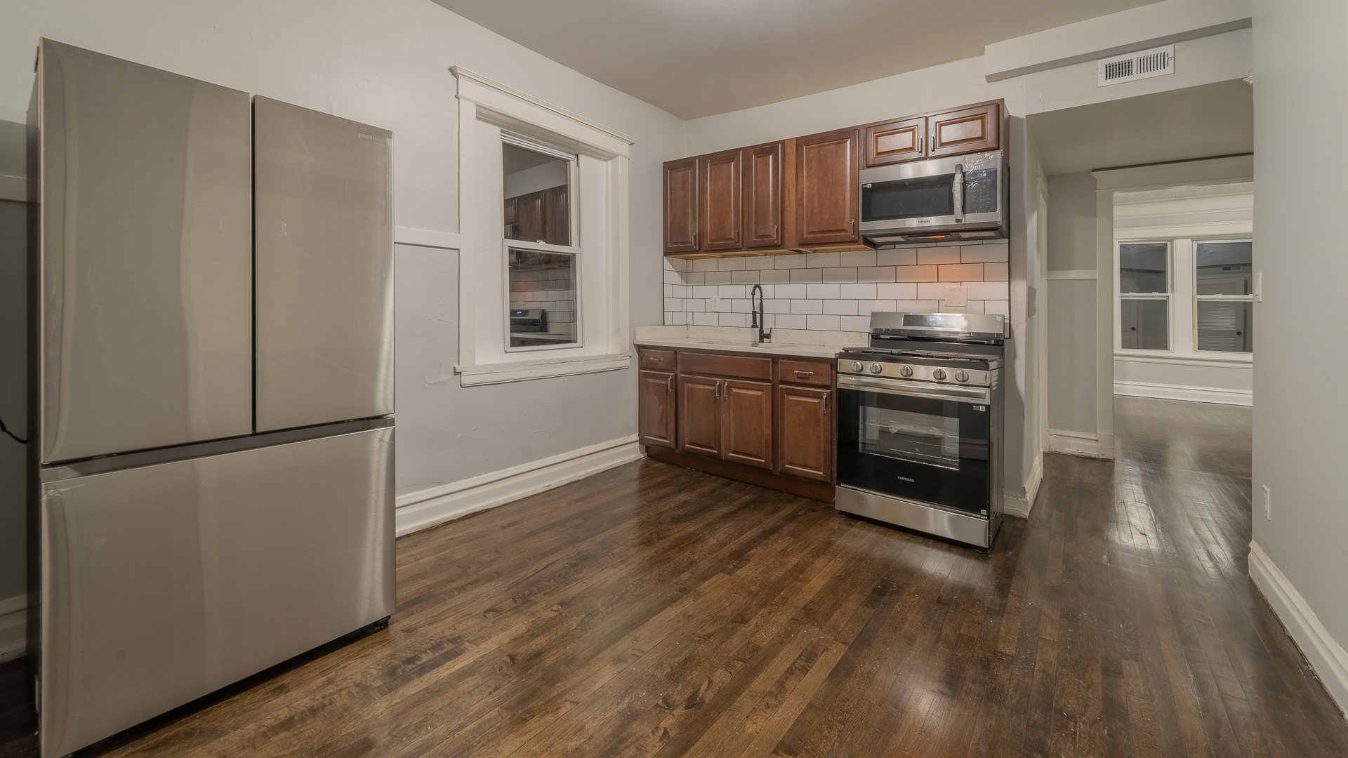 1843 W 54th Street Property Photo 10