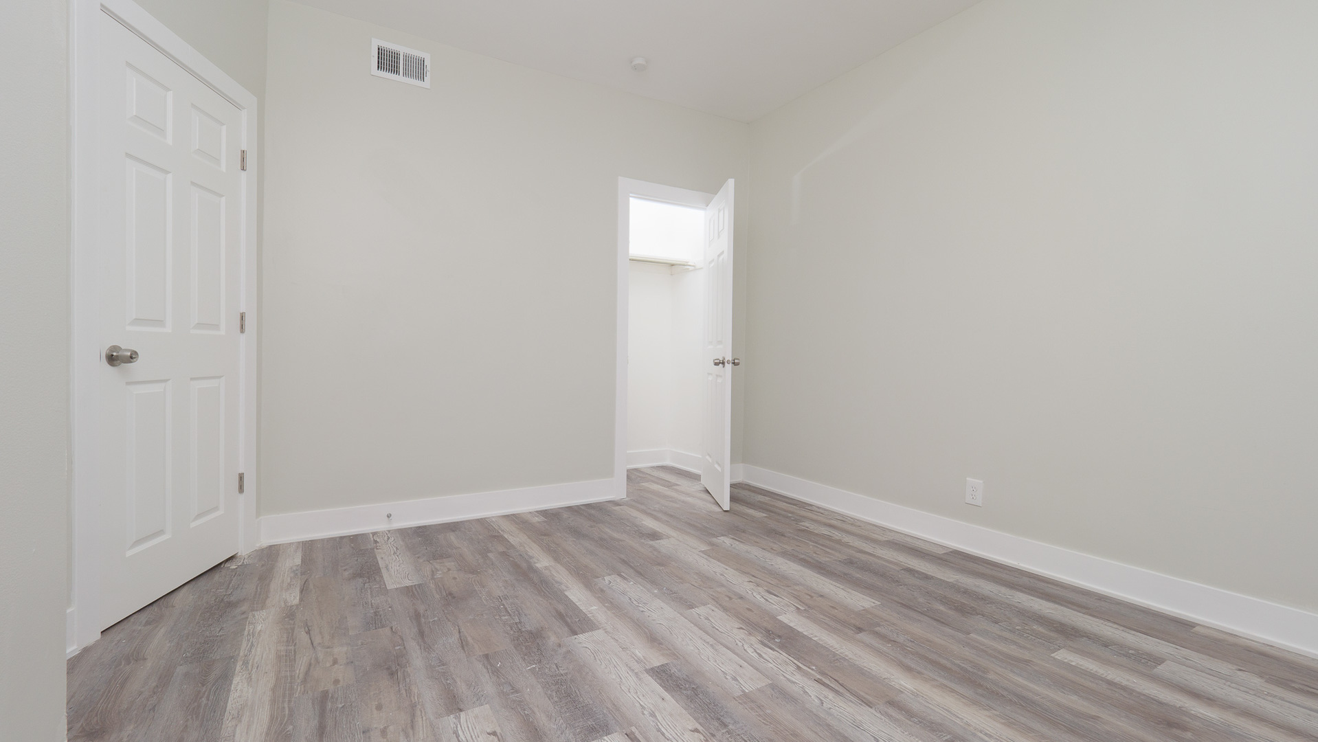1843 W 54th Street Property Photo 18