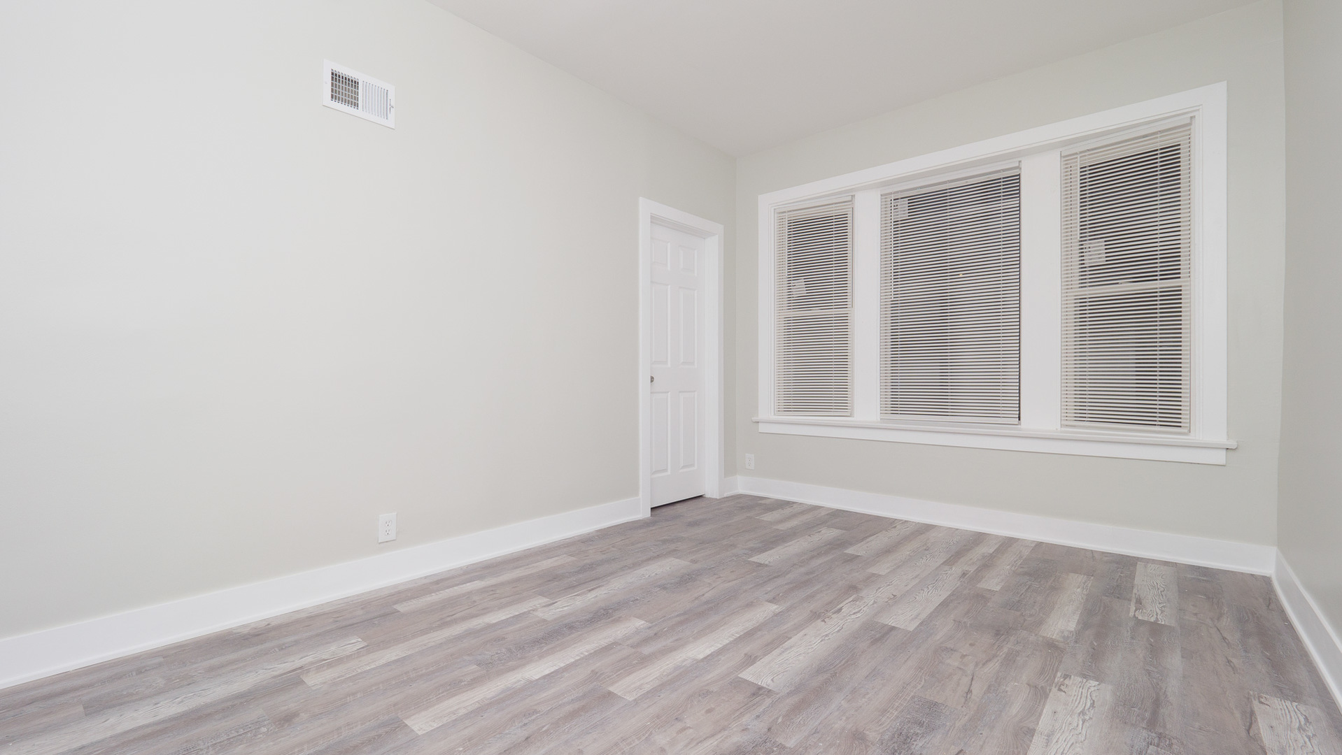 1843 W 54th Street Property Photo 21