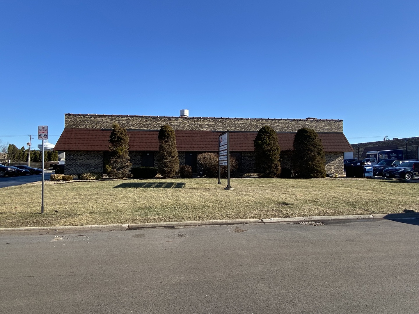 15527 S 70th Court Property Photo 2