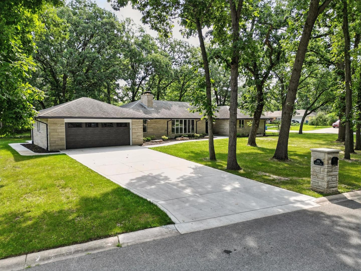 2711 Edgewood Drive Property Photo 1