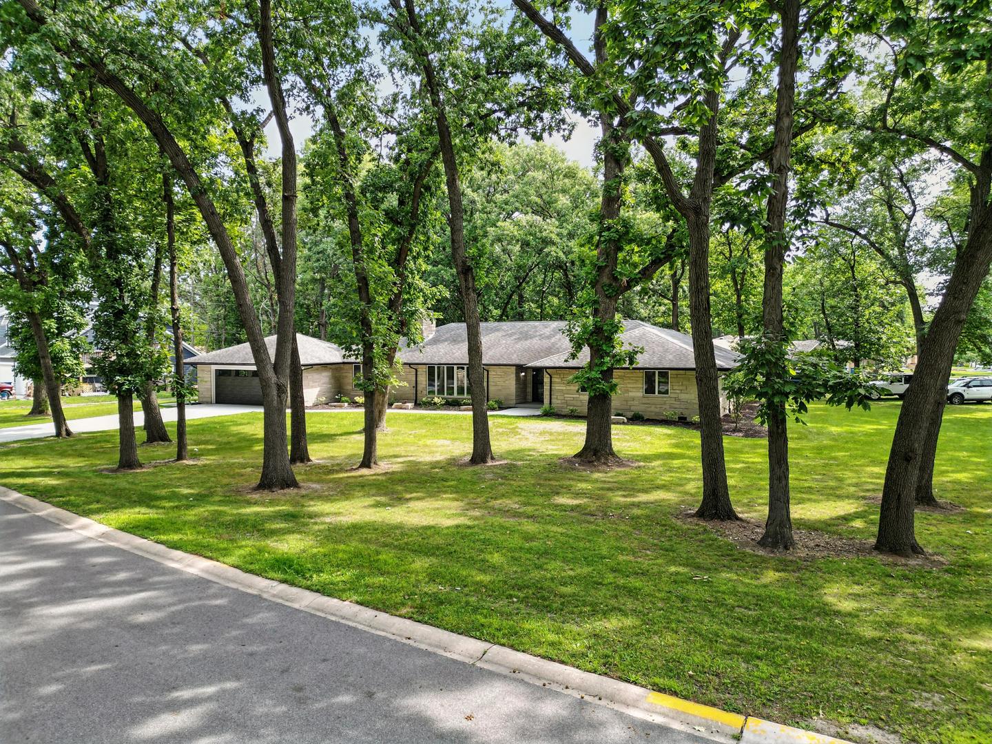2711 Edgewood Drive Property Photo 2