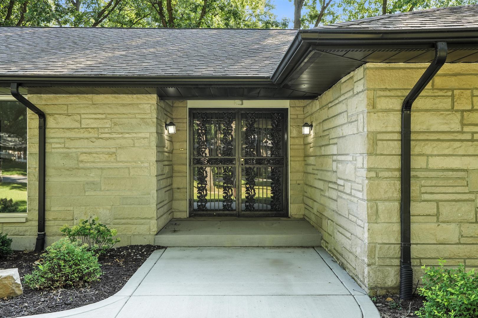 2711 Edgewood Drive Property Photo 4