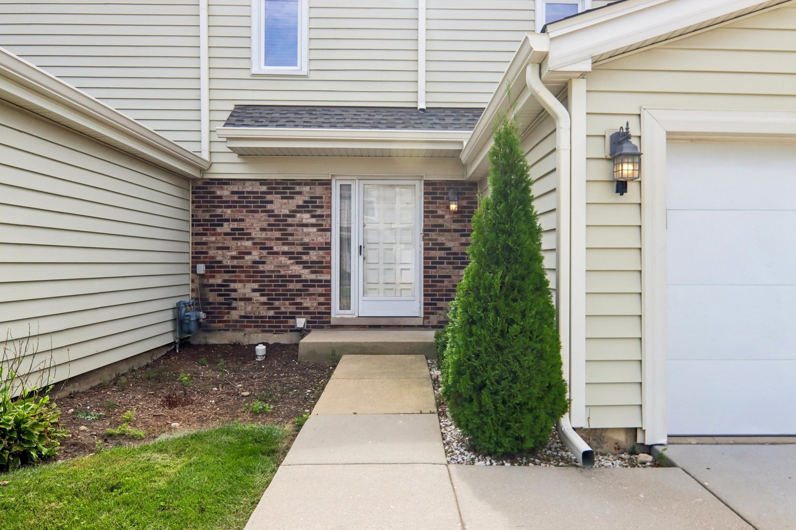 682 Claridge Circle Property Photo 4