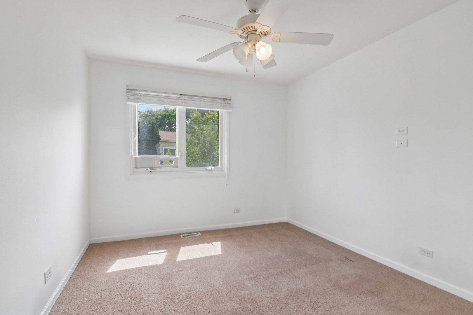 682 Claridge Circle Property Photo 24