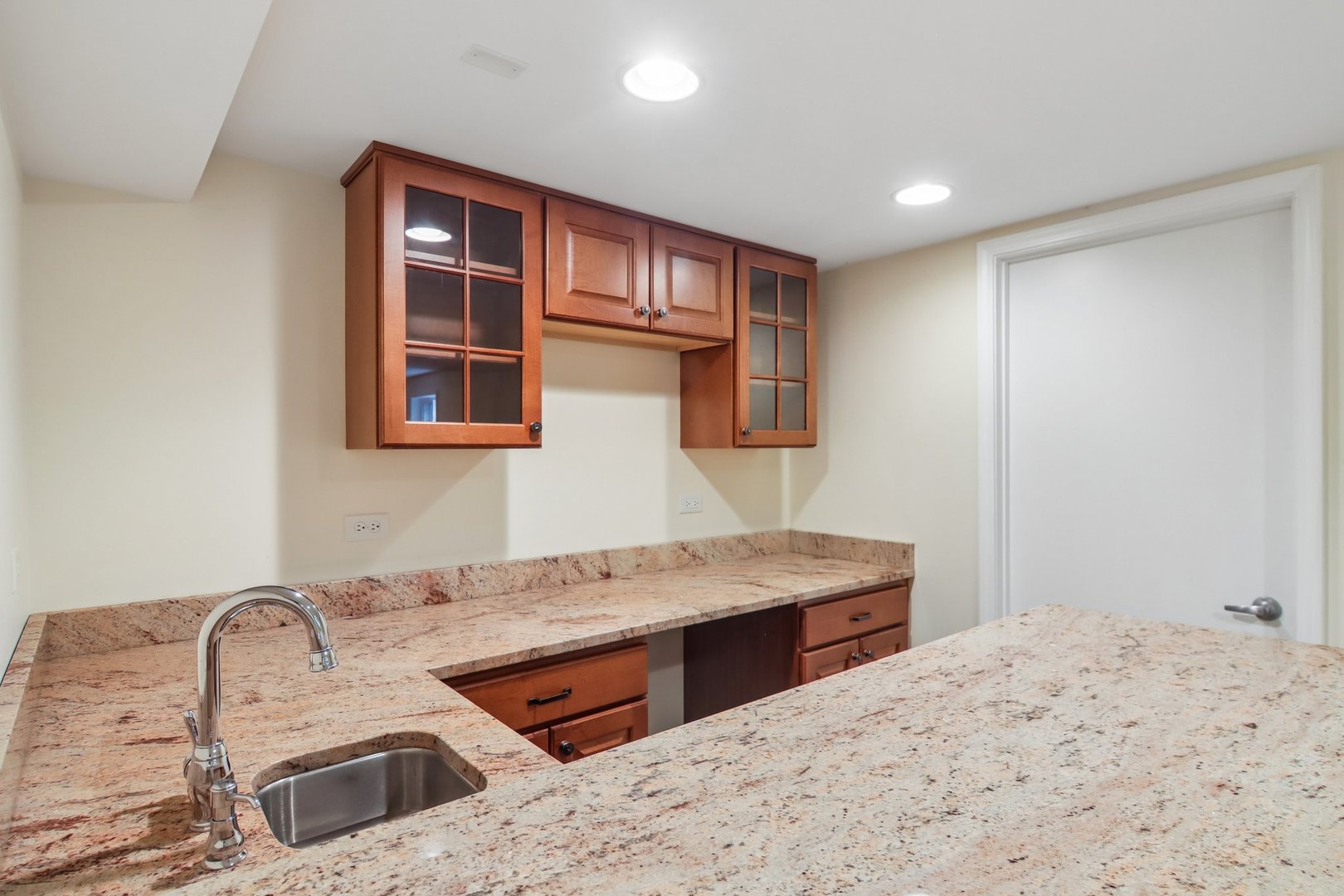 682 Claridge Circle Property Photo 34