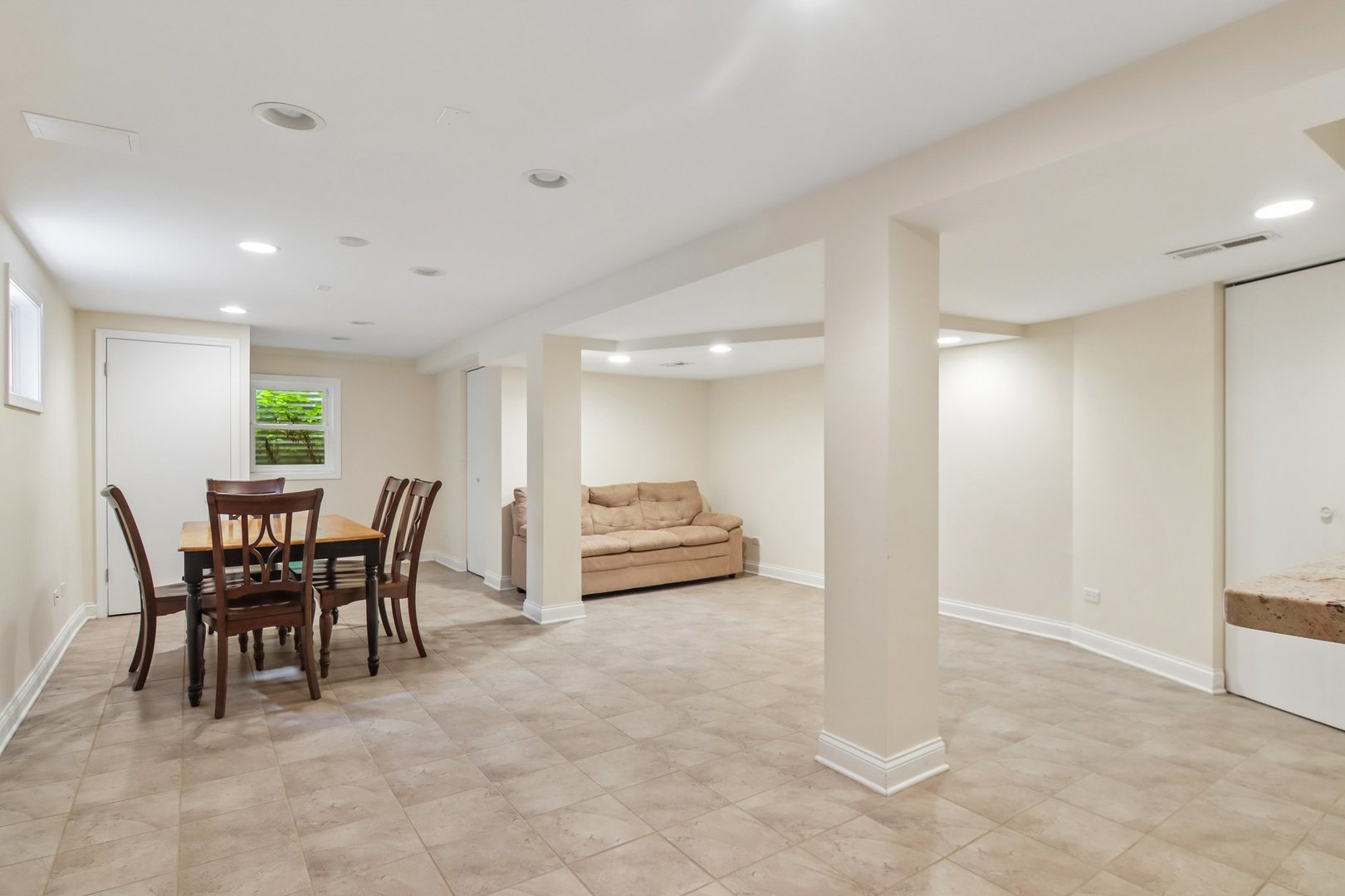 682 Claridge Circle Property Photo 36