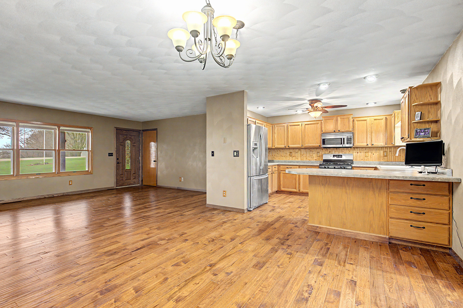 551 S Mapes Drive Property Photo 4