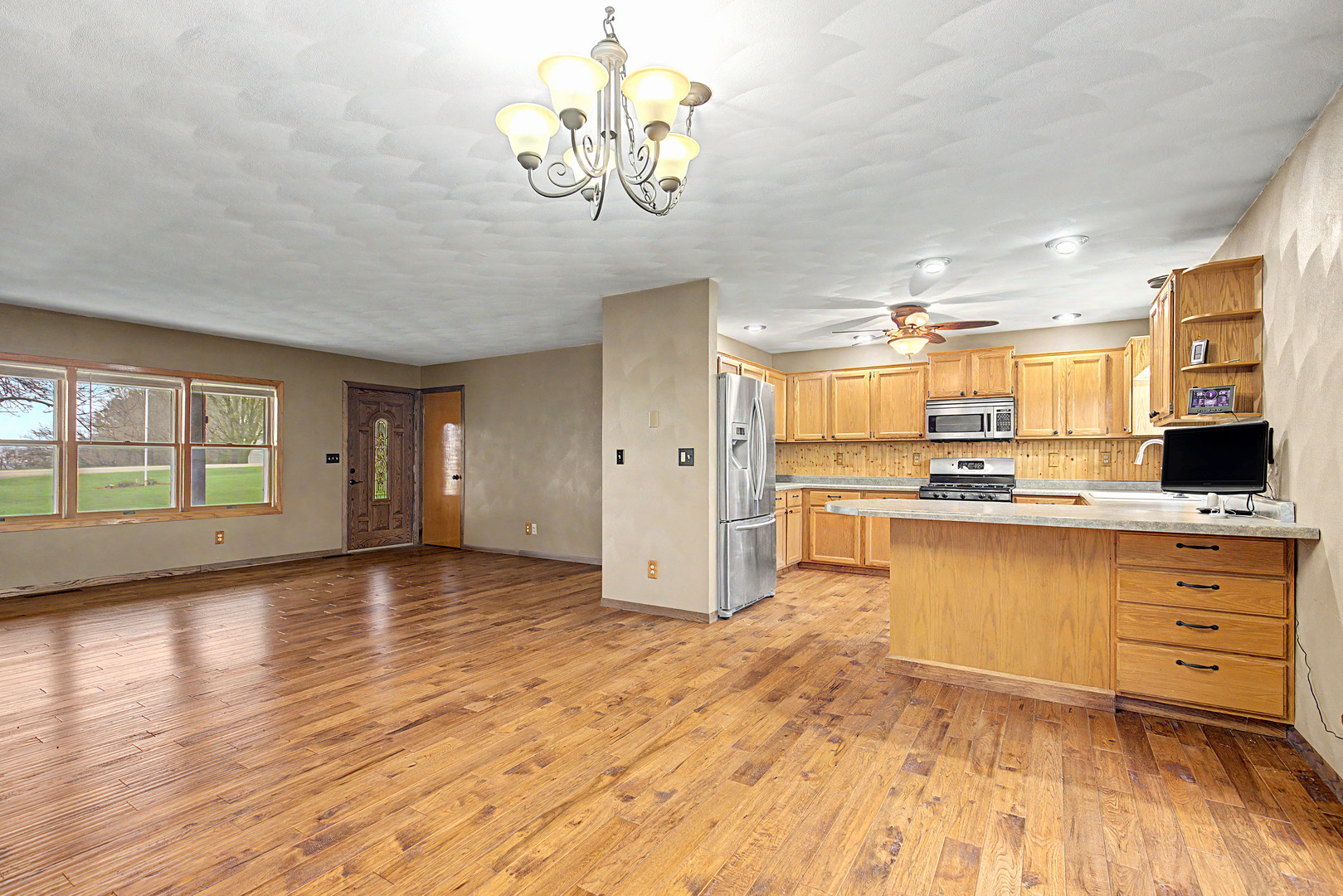 551 S Mapes Drive Property Photo 5