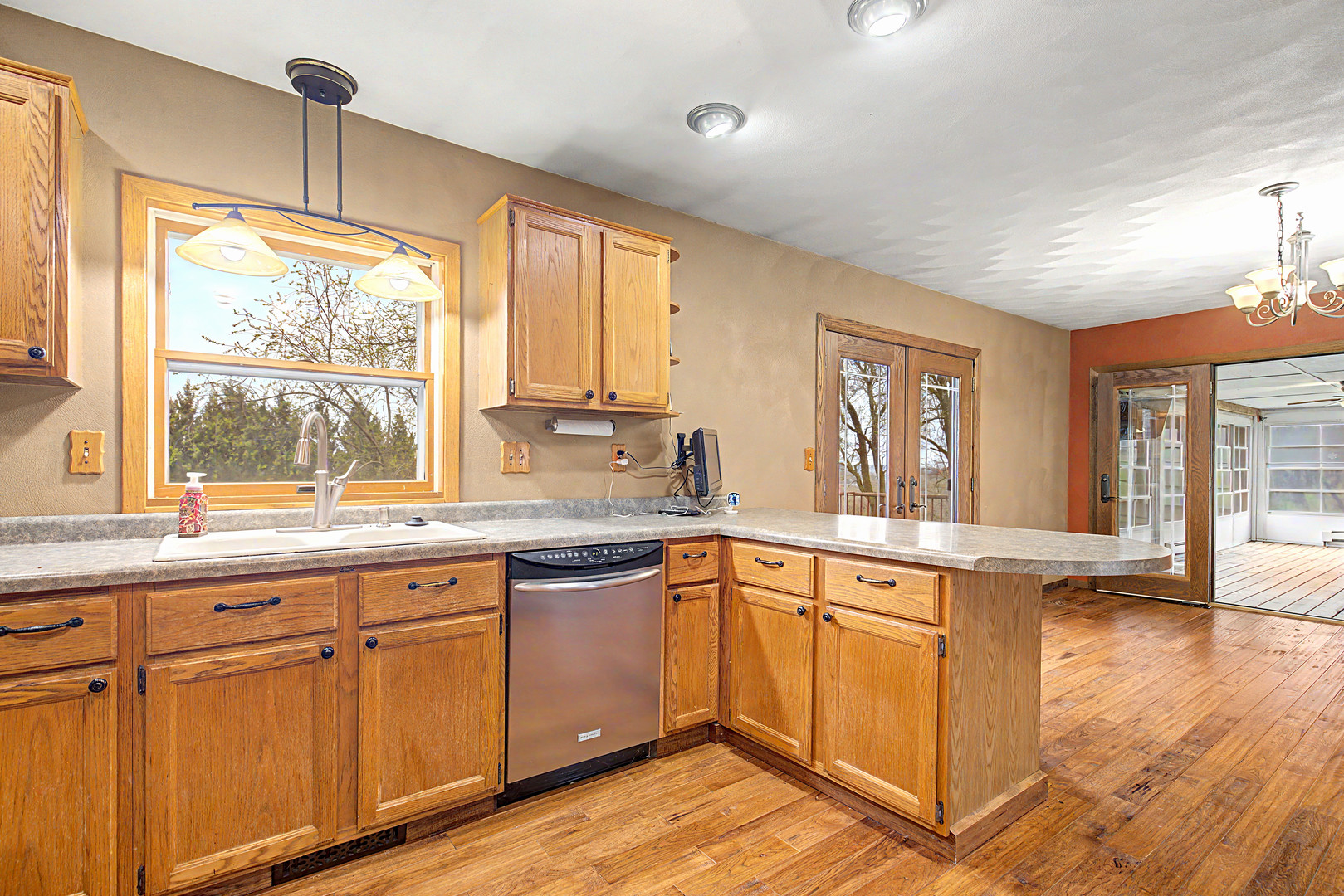 551 S Mapes Drive Property Photo 8