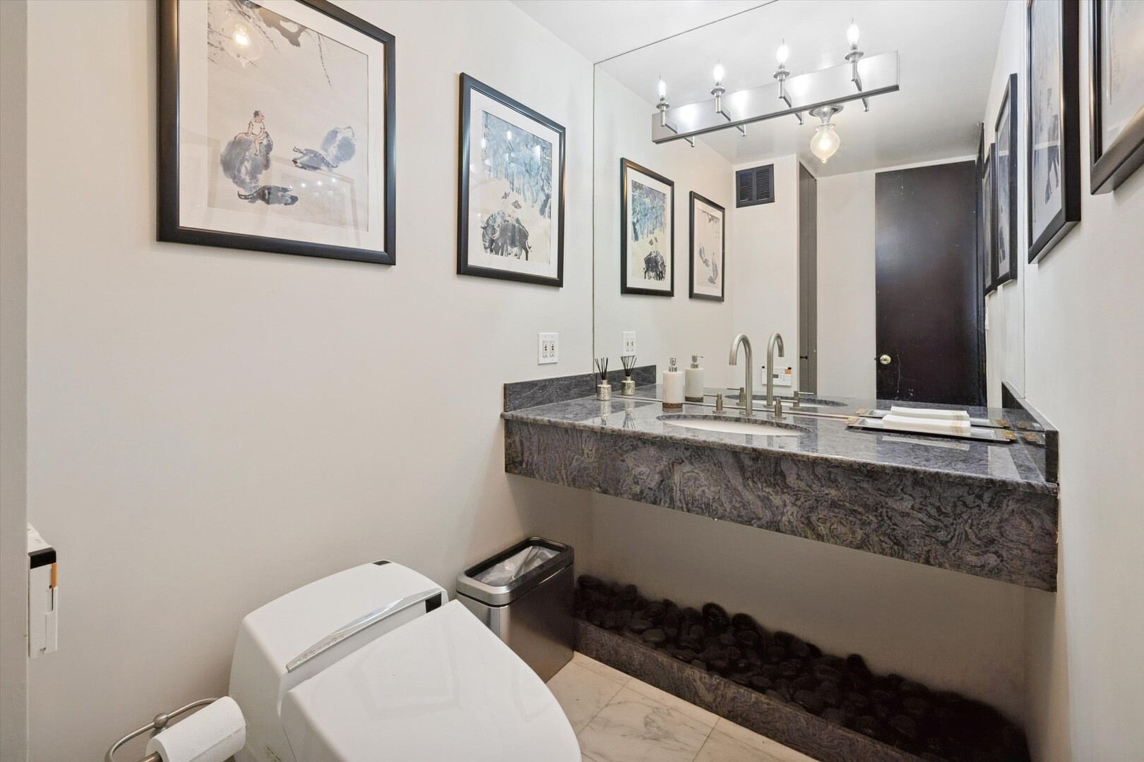 100 E Walton Street 41de Property Photo 15