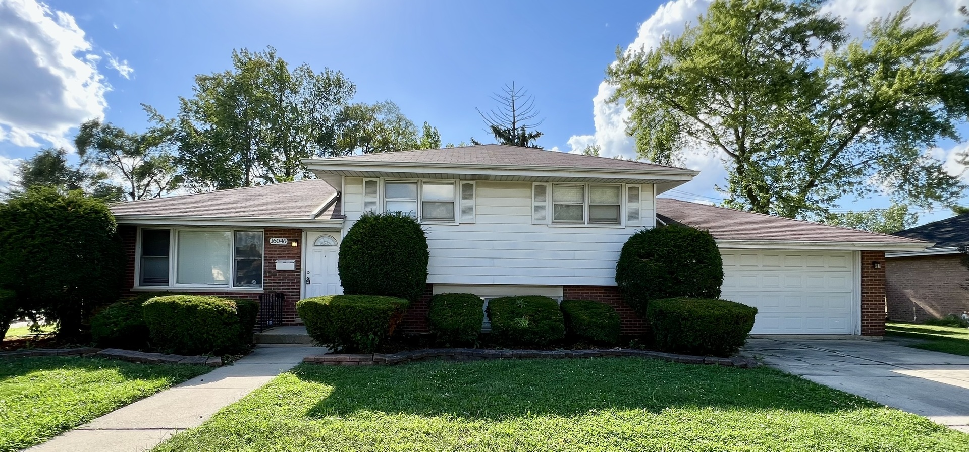 16046 Prairie Avenue Property Photo 1