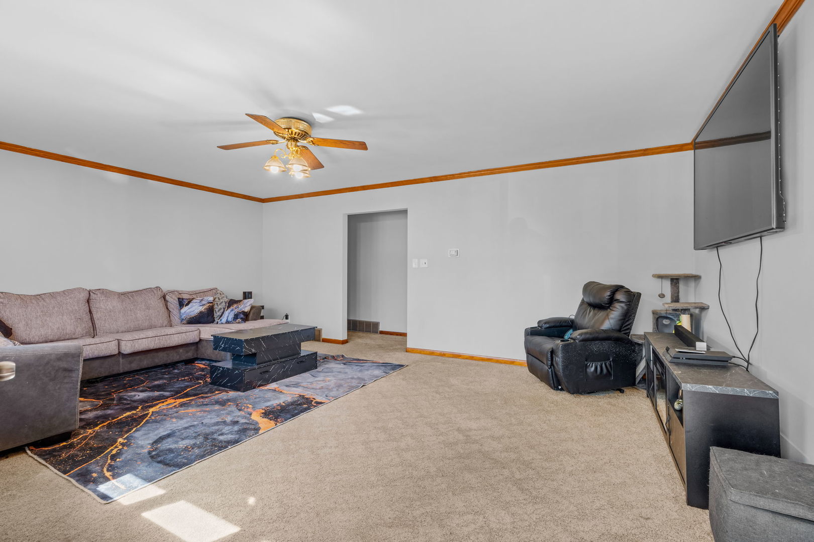 29 W Oak Street Property Photo 3