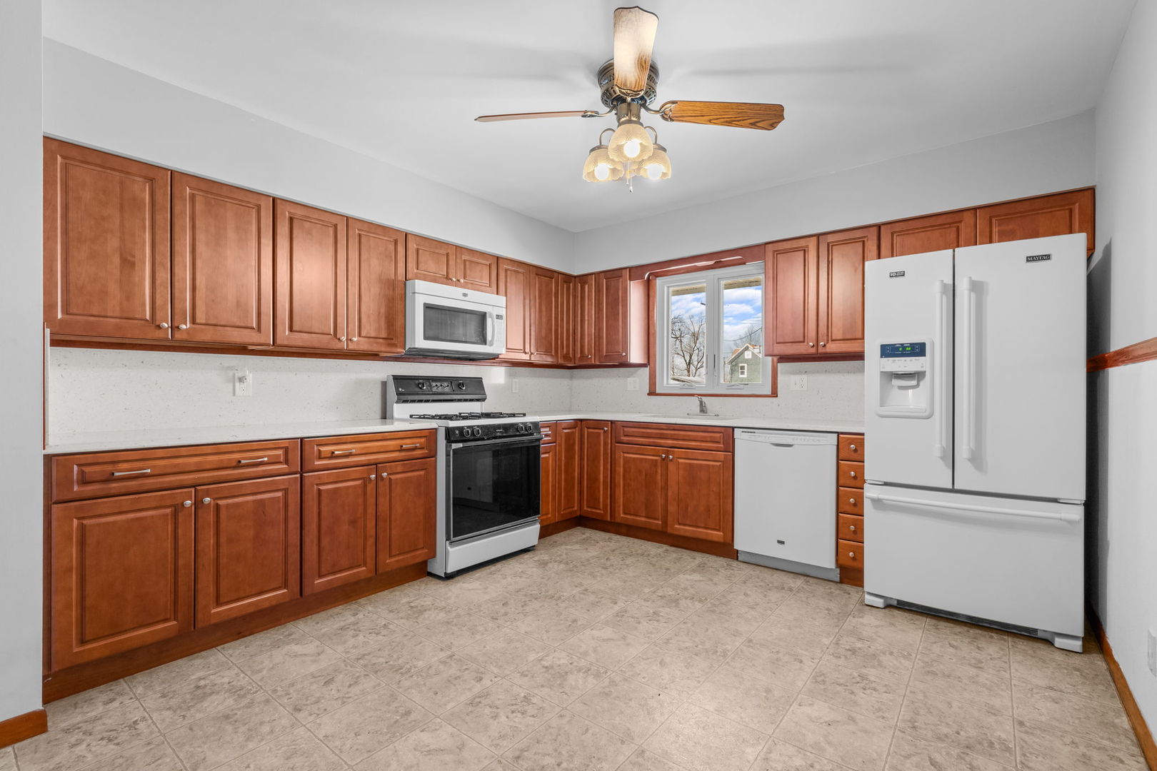 29 W Oak Street Property Photo 5