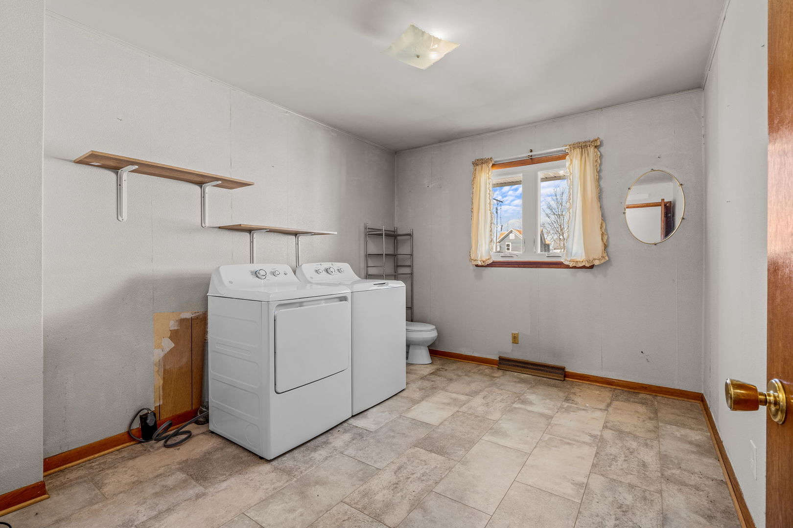 29 W Oak Street Property Photo 9