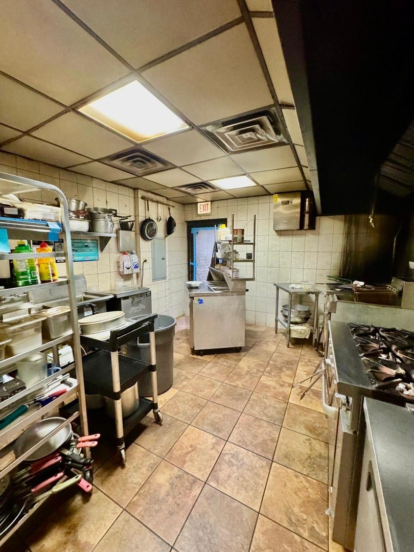 2701 W Lawrence Avenue C Property Photo 16