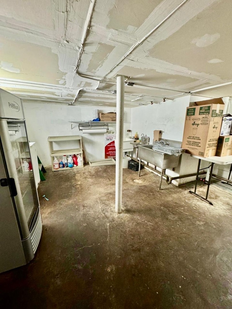 2701 W Lawrence Avenue C Property Photo 17