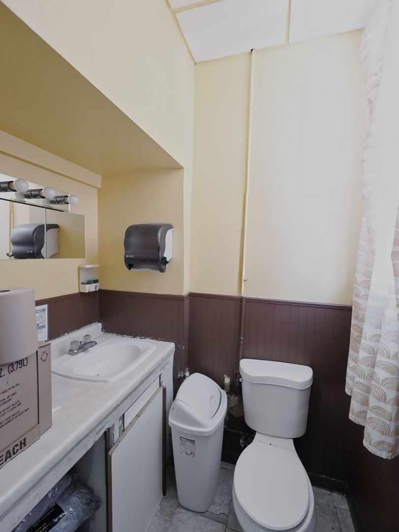 4242 S Archer Avenue Property Photo 13