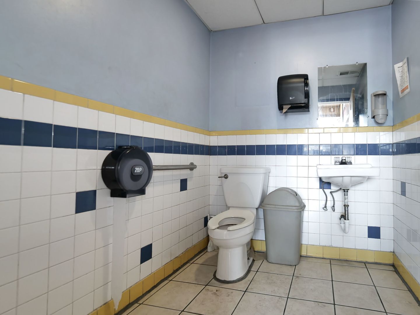 5000 W Cermak Road Property Photo 26