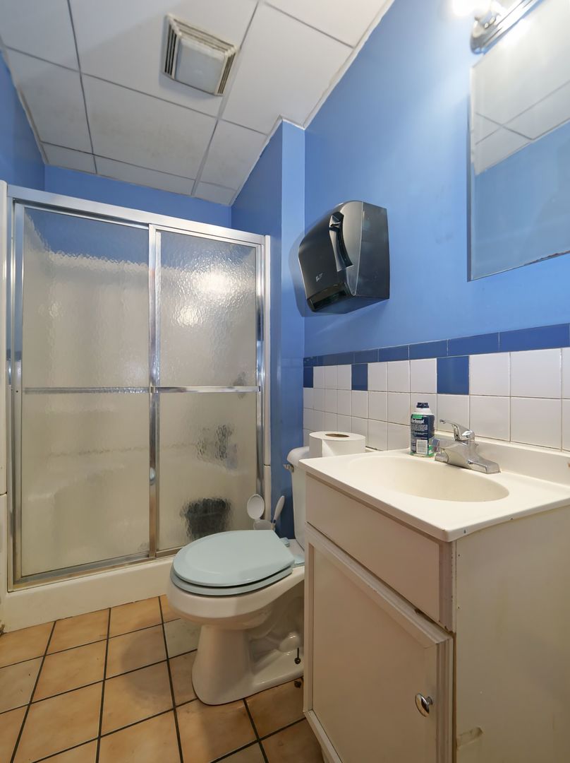 5000 W Cermak Road Property Photo 30
