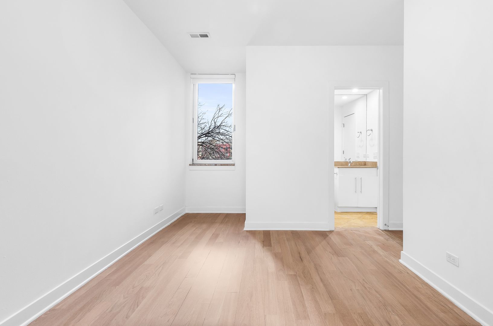914 W Hubbard Street 304 Property Photo 17
