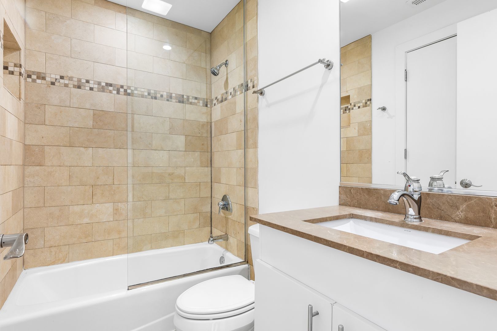 914 W Hubbard Street 304 Property Photo 19