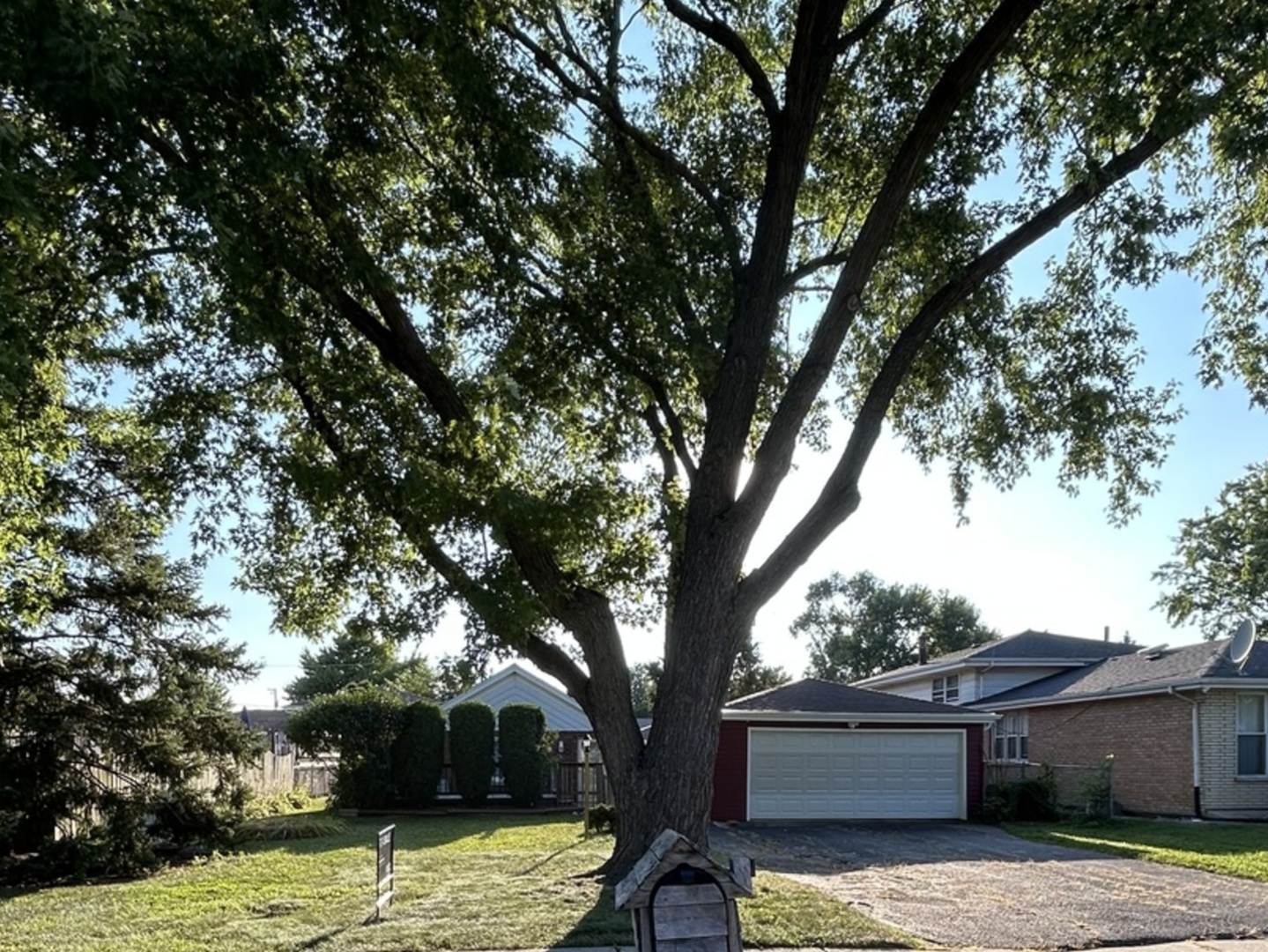 9170 Crescent Court Property Photo 1