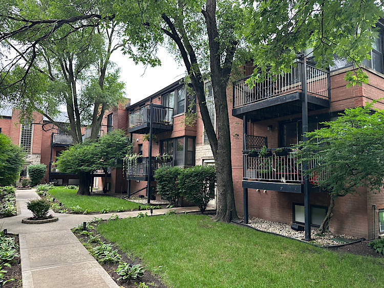 7334 N Winchester Avenue 2e Property Photo 1