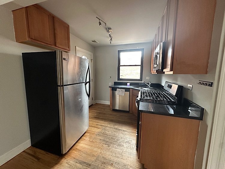 7334 N Winchester Avenue 2e Property Photo 5